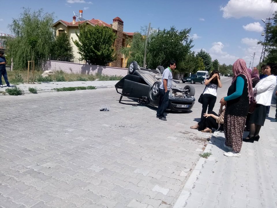 Öğretmenler trafik kazasında yaralandı