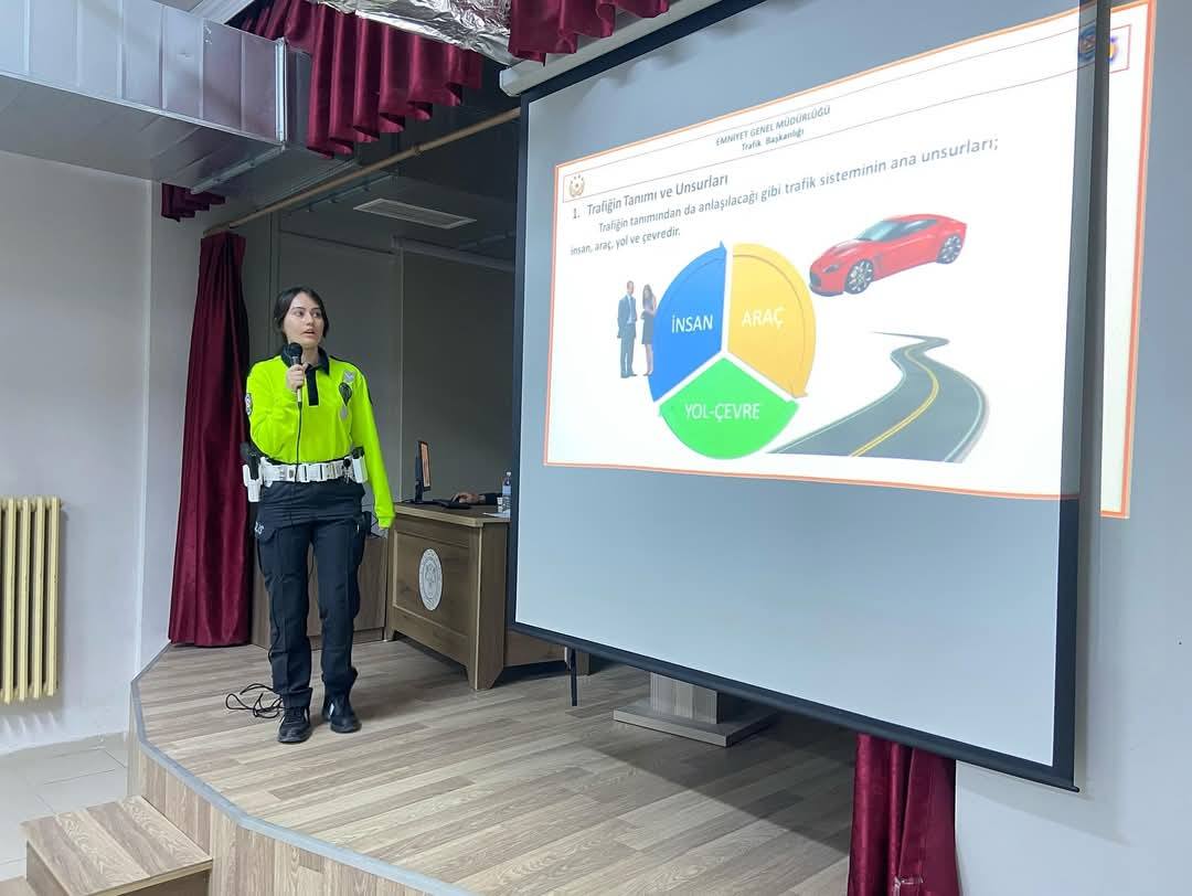 ’GÜVENLİ TRAFİK GÜVENLİ GELECEK’ semineri