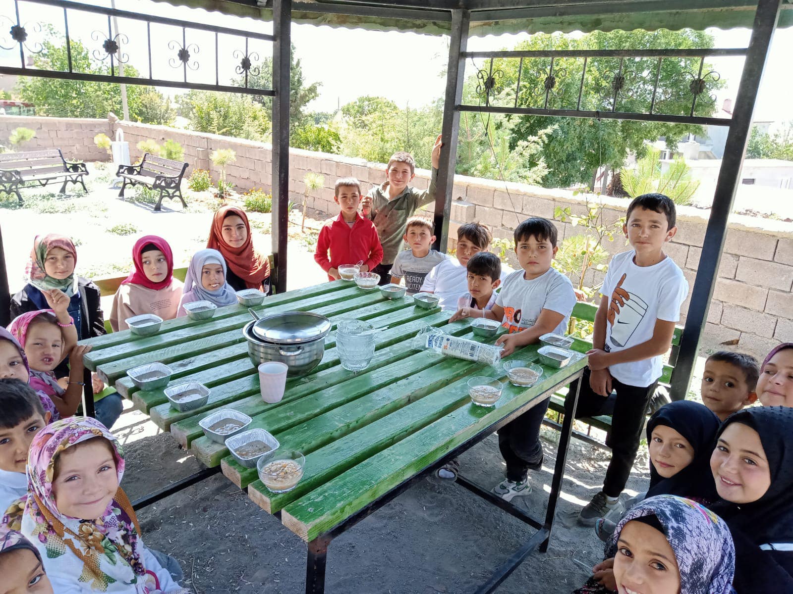 Salur'da aşure dağıtımı