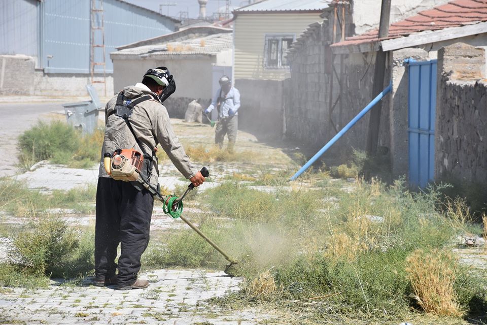 Belediyeden Yabancı otlarla mücadele