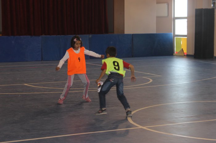 Geleneksel çocuk oyunları şenliği yapılıyor