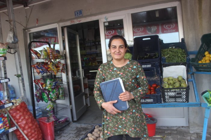 Hayırsever vatandaş Bakkalın veresiye defterinden borçları ödedi