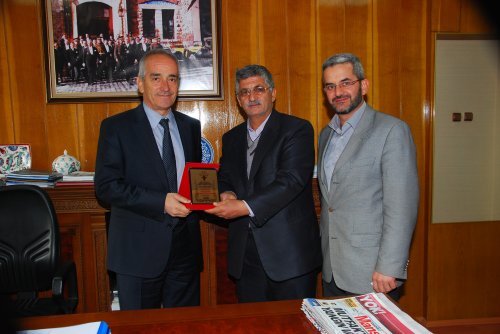 Haşmet Okur'a Plaket