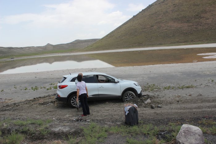 Otomobili ile Meke gölüne saplandı