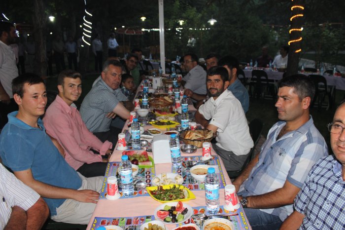 Karyem'den Bayilerine iftar