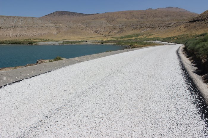 Belediye Acıgöl Yolunu Asfaltladı