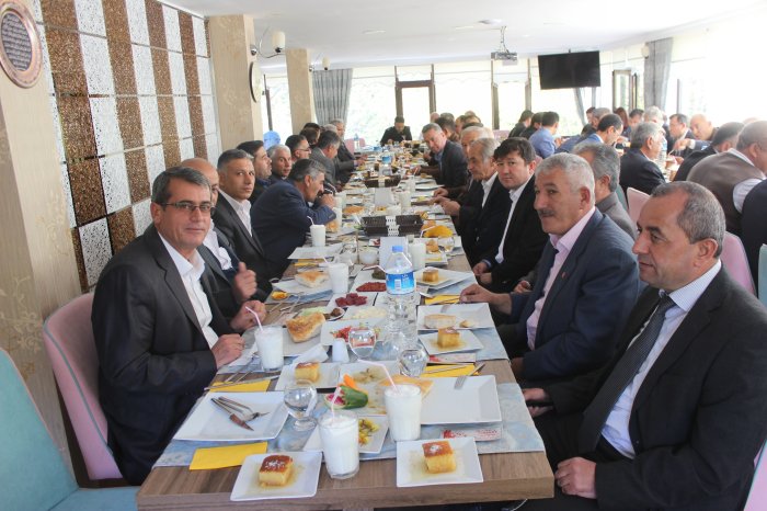 Başkan Yaka'dan muhtarlara yemek