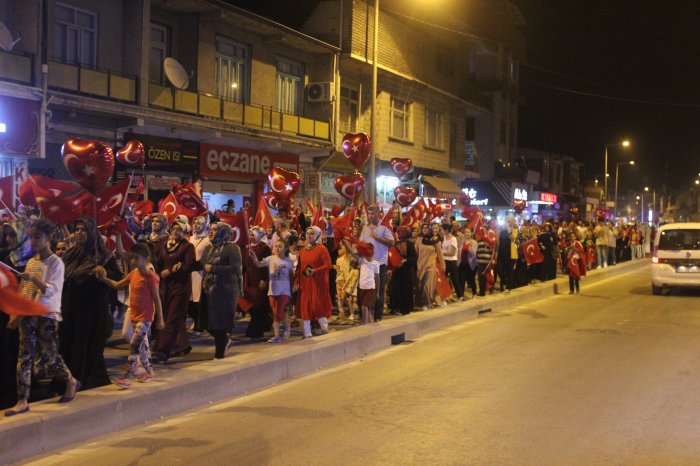 Vatandaş meydanı boş bırakmadı