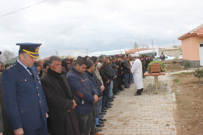 Asker Niyazi gözyaşları içerisinde toprağa verildi