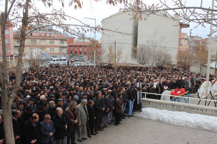 Goca reis'i binler uğurladı