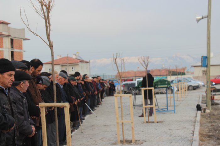 Baba oğul yan yana toprağa verildi