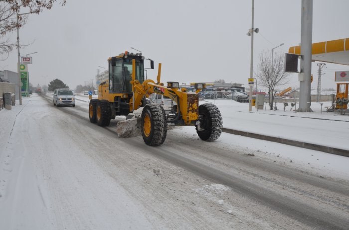 Kar temizleme çalışması sürüyor