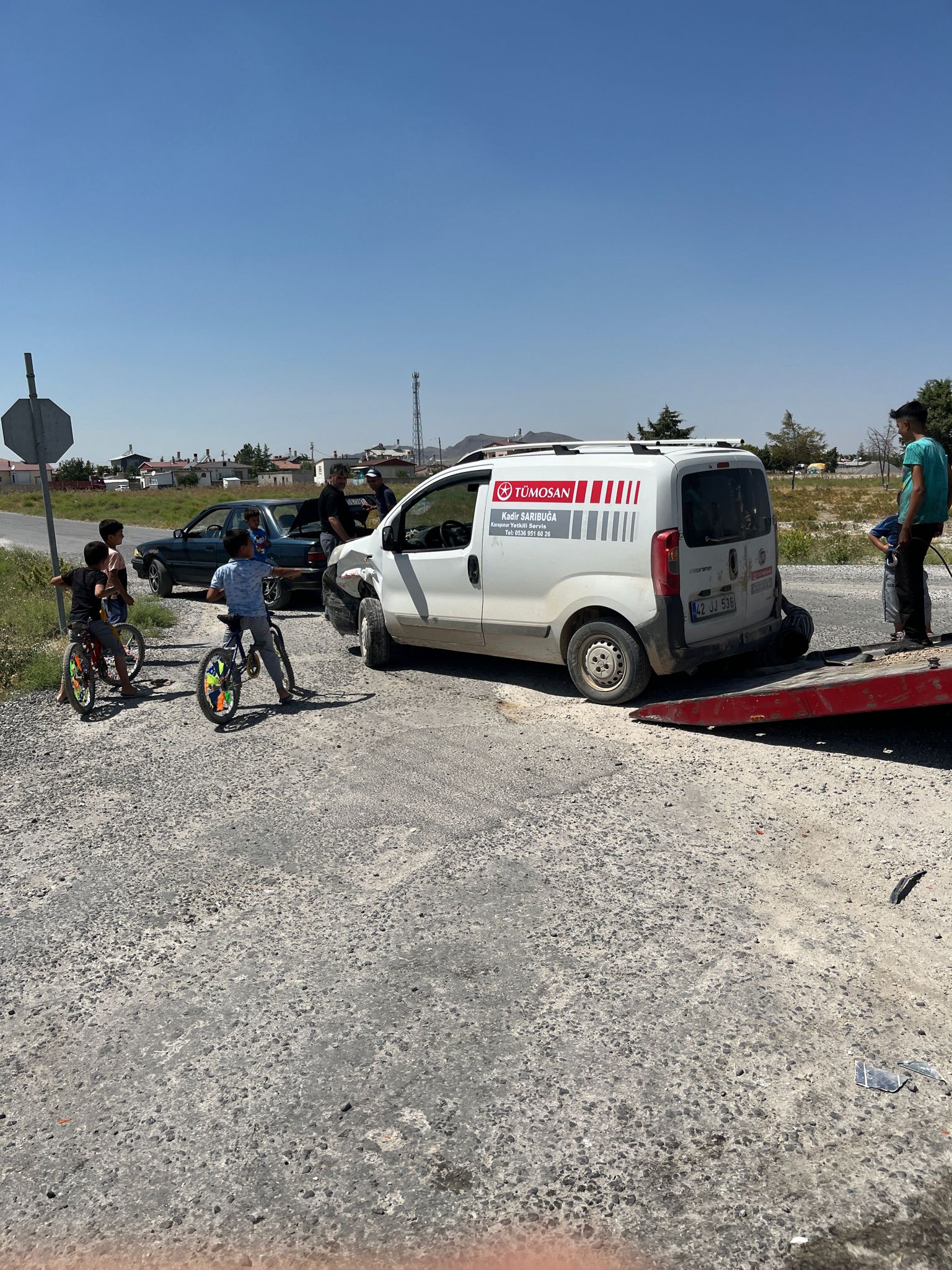 Otomobiller çarpıştı:3 yaralı
