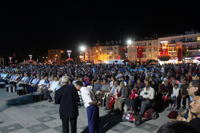 15 Temmuz'da Karapınar tek vücut oldu