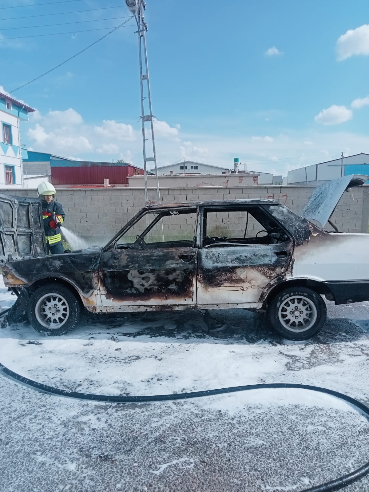 Otomobil seyir halinde yanı