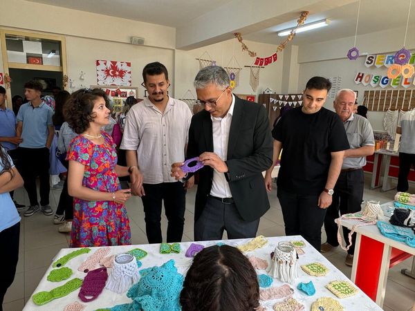 Metem'in özel öğrencilerinden sergi