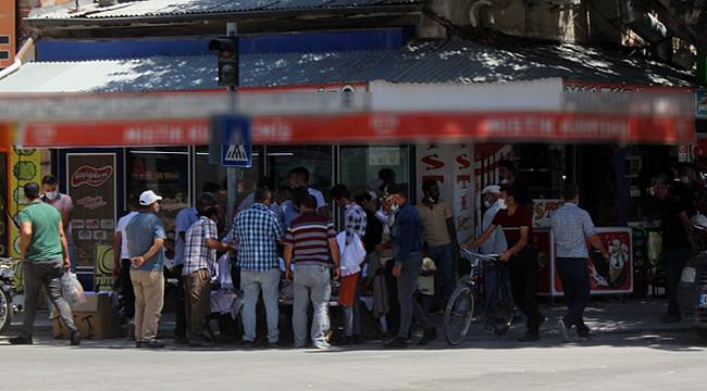 Ucuz gömlek koronaya davetiye çıkardı