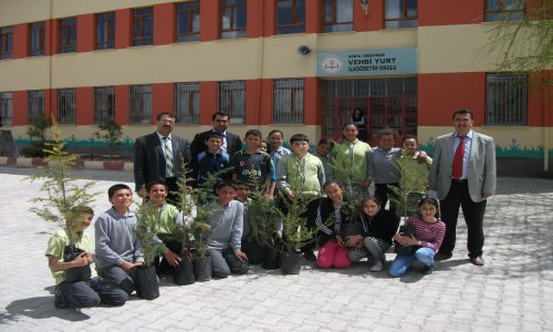 Vehbiyurt Okul Öğrencileri Fidan Dikti